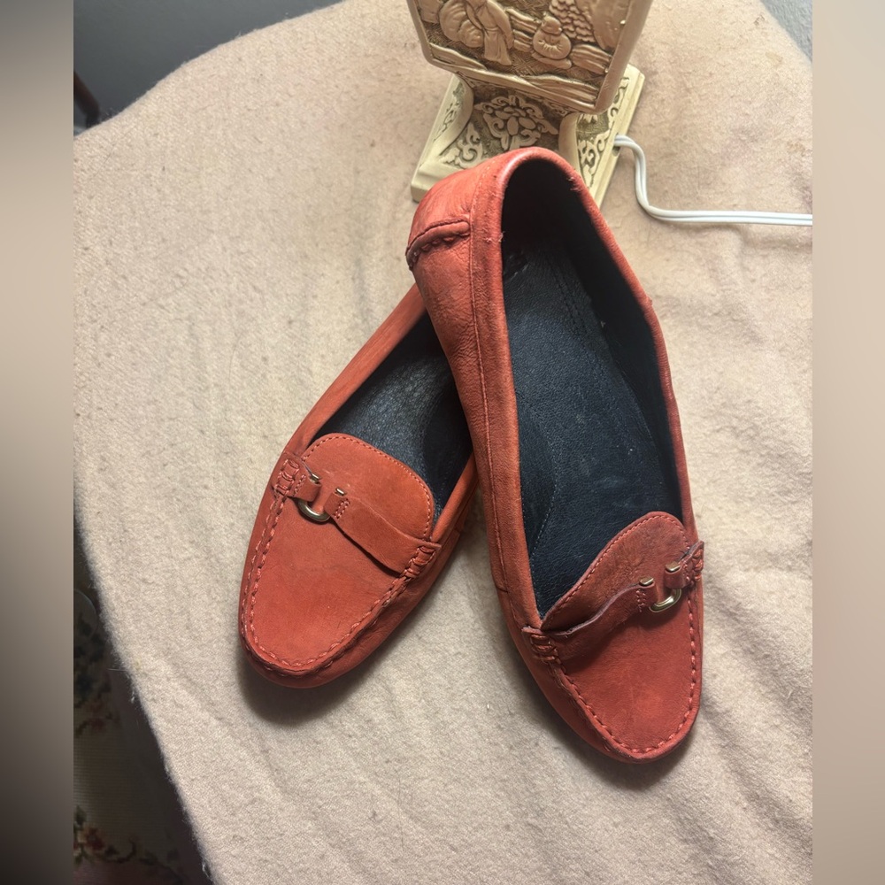 UGG Loafers Burt  Rust Size 7.5 Suede Driving Loafers Barely Worn